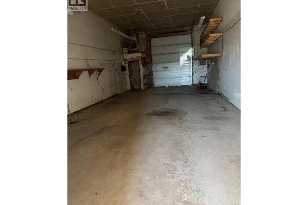 10508 101 Avenue, Fort St  John, BC V1J2B8 Photo 2
