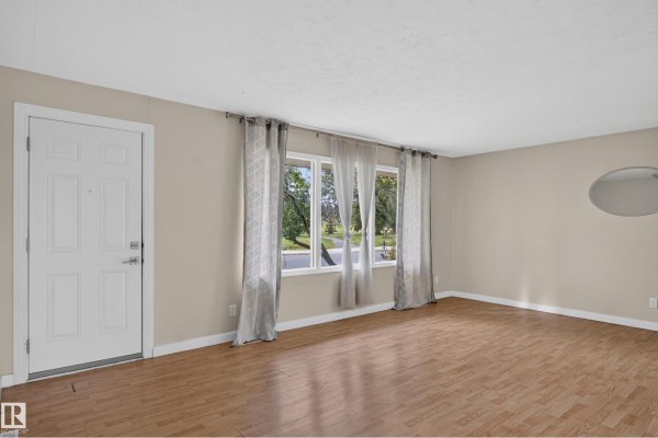 Dining room - 10508 60a Av Nw, Edmonton, AB T6H1K2 Photo 2
