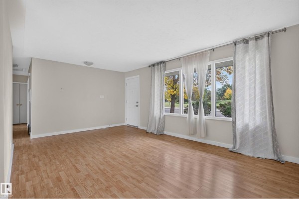 Primary Bedroom - 10508 60a Av Nw, Edmonton, AB T6H1K2 Photo 5