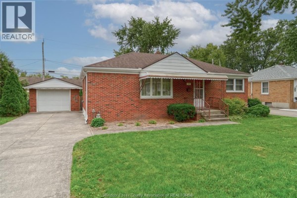 1051 Grand Marais Road West, Windsor