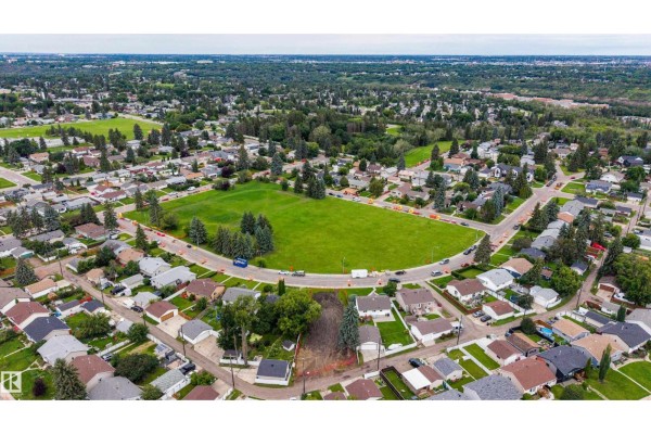 An aerial panorama of a residential area with a circular street, park, and houses. - 10513 42 St Nw, Edmonton