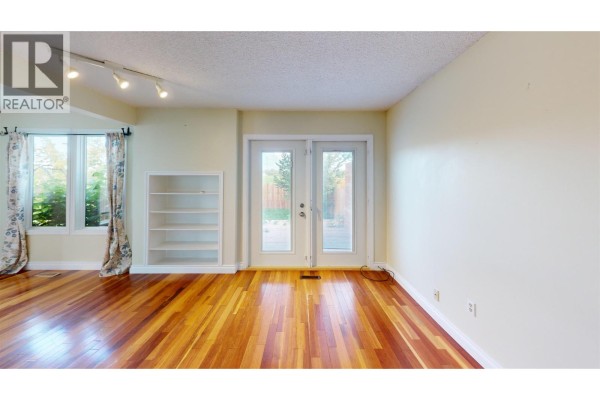 Living room - 10513 88a Street, Fort St  John, BC V1J5X8 Photo 4