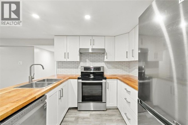 Kitchen - 1052 Fennell Avenue E Unit# Lower, Hamilton, ON L8T1R6 Photo 4