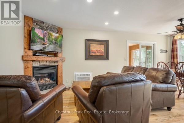 Primary Bedroom - 1052 Rat Bay Rd 109-7 Road, Lake Of Bays, ON P1H2J6 Photo 4