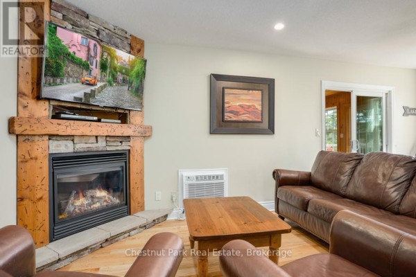 Bedroom 2 - 1052 Rat Bay Rd 109-7 Road, Lake Of Bays, ON P1H2J6 Photo 5