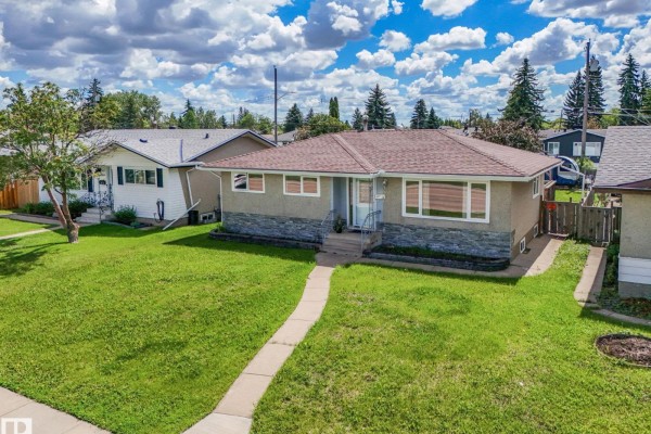 Dining room - 10527 134a Av Nw, Edmonton, AB T5E1M1 Photo 2