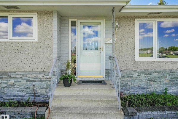 Kitchen - 10527 134a Av Nw, Edmonton, AB T5E1M1 Photo 3