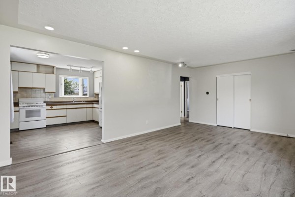 Bedroom 2 - 10527 137 Av Nw, Edmonton, AB T5E1Z1 Photo 5