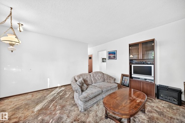 Primary Bedroom - 10528 128 Av Nw, Edmonton, AB T5E0J3 Photo 5