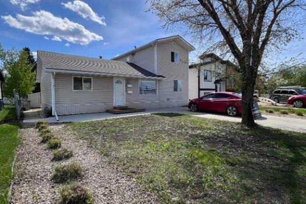 Kitchen - 10531 104 Avenue, Grande Prairie, AB T8V1G2 Photo 2