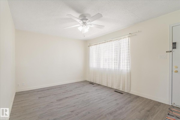 Kitchen - 10531 128 Av Nw, Edmonton, AB T5E0J2 Photo 3