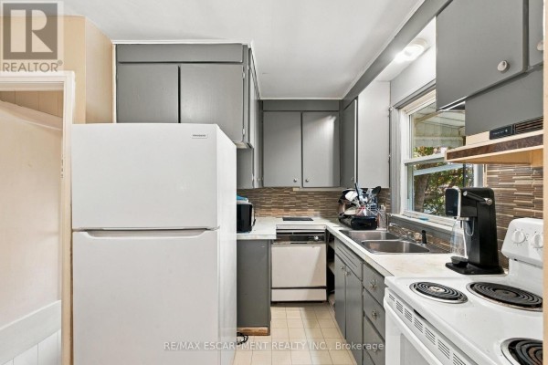 Bathroom - 1054 Glendor Avenue, Burlington, ON L7R3V4 Photo 5