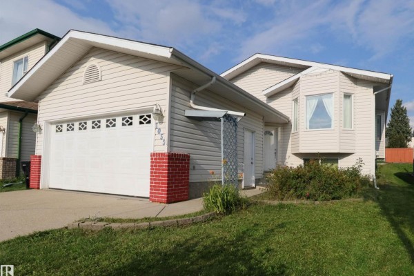 Primary Bedroom - 1055 Jones Cr Nw, Edmonton, AB T6L6Y1 Photo 4