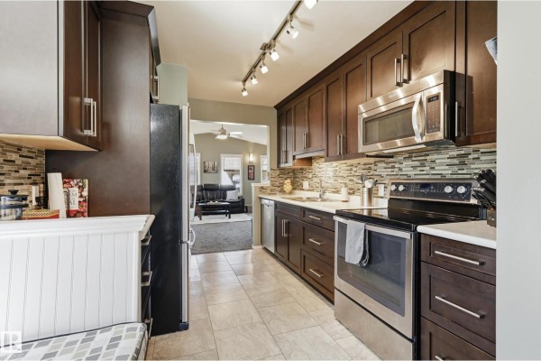10552 45 St Nw, Edmonton, AB, photo 2
