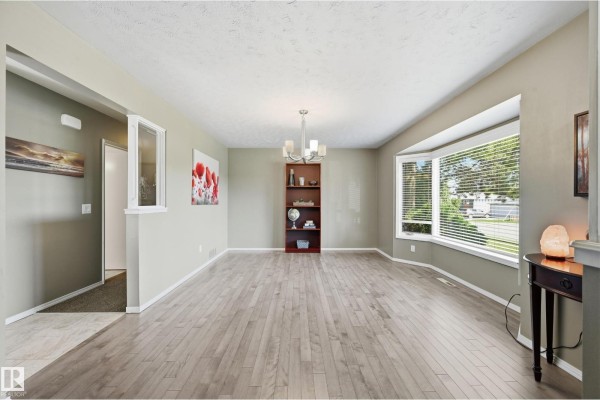 Primary Bedroom - 10552 45 St Nw, Edmonton, AB T6A1X5 Photo 5
