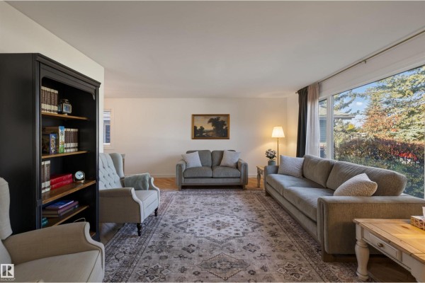 Kitchen - 10563 35 Ave Nw, Edmonton, AB T6J2M1 Photo 3