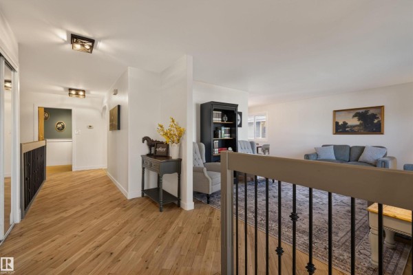 Family room - 10563 35 Ave Nw, Edmonton, AB T6J2M1 Photo 4