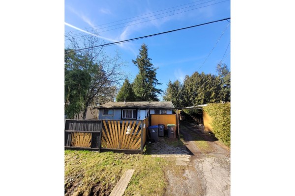 10577 138a Street, Surrey, BC V3T4L2 Photo 2
