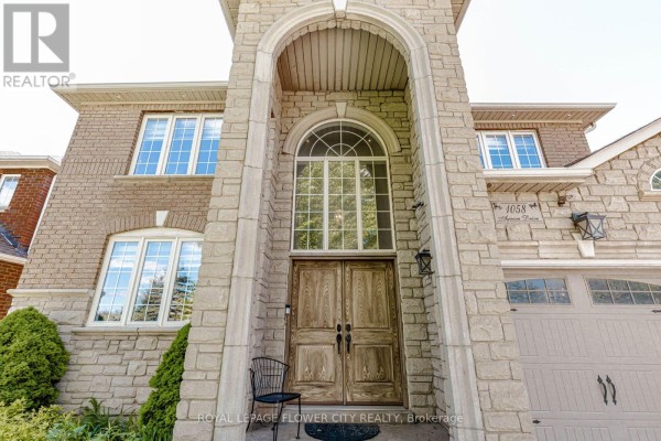 1058 Agram Drive, Oakville, ON, photo 3