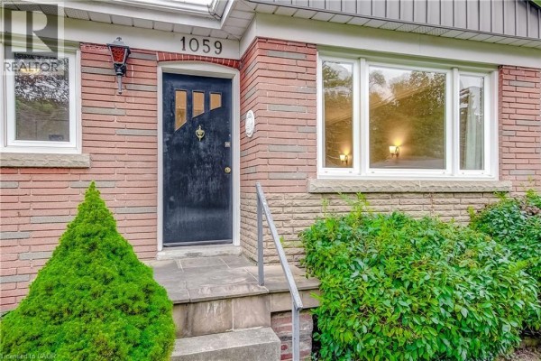 2pc Bathroom - 1059 Shepherds Drive, Burlington, ON L7T3R4 Photo 4