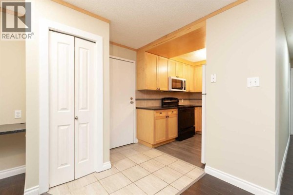 Bedroom - 105b, 295 Columbia Boulevard W, Lethbridge, AB T1K4B8 Photo 3