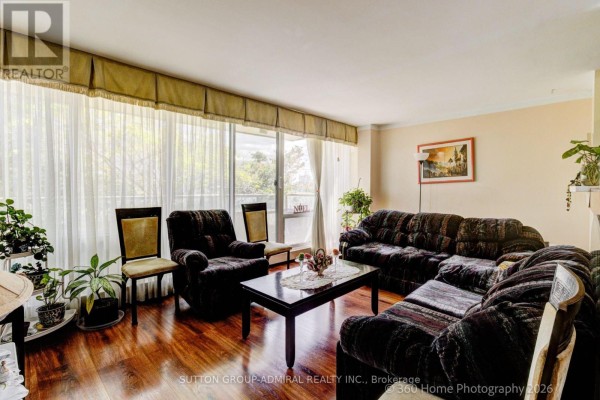Dining room - 106 - 1 Four Winds Drive, Toronto, ON M3J2T1 Photo 2