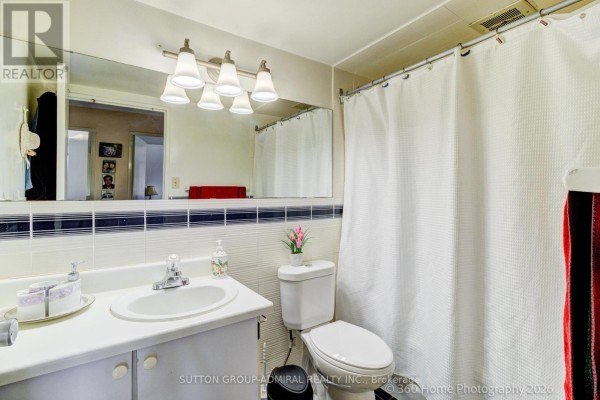 Kitchen - 106 - 1 Four Winds Drive, Toronto, ON M3J2T1 Photo 3