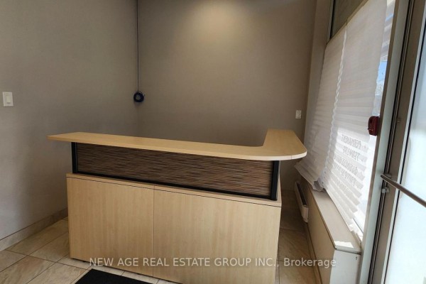 106 - 1065 Canadian Place, Mississauga, ON L4W1J9 Photo 4
