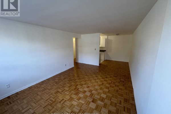Living room - 106 - 1765 Lawrence Avenue E, Toronto, ON M1R2X8 Photo 3