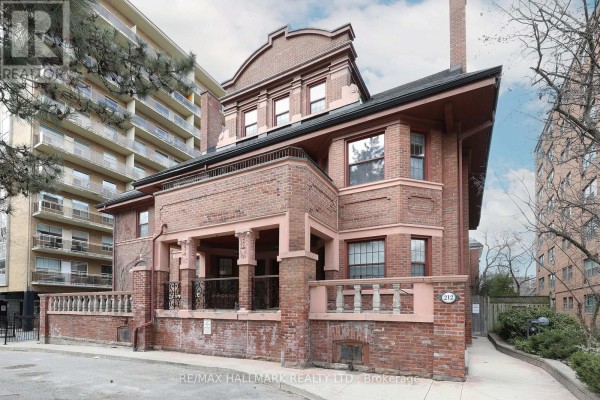 Kitchen - 106 - 212 St. George Street, Toronto, ON M5R2N5 Photo 3