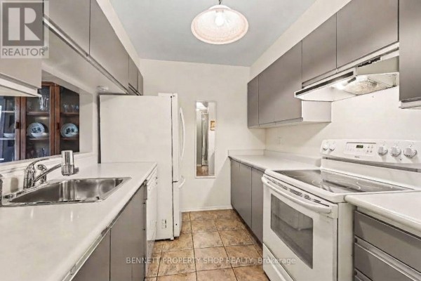 Living room - 106 - 280 Brittany Drive, Ottawa, ON K1K4M4 Photo 3