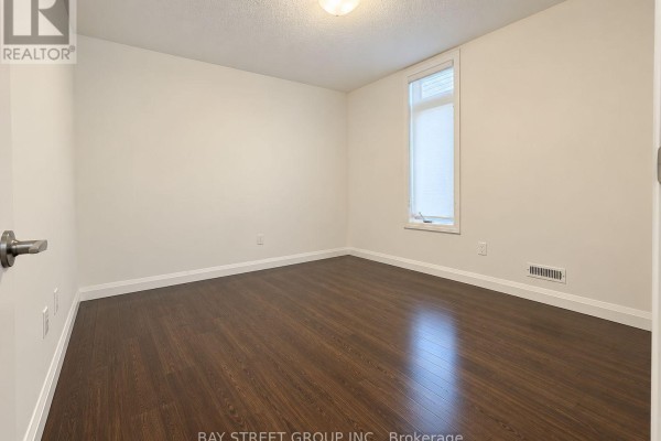 106 - 3260 Singleton Avenue, London South, ON N6L0E7 Photo 4