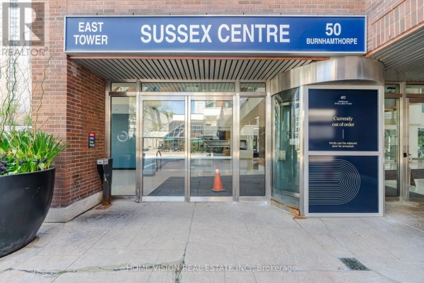 106 - 50 Burnhamthorpe Road W, Mississauga, ON, photo 2