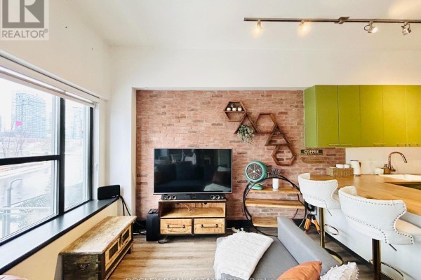 Primary Bedroom - 106 - 625 Queen Street, Toronto, ON M4M1G7 Photo 5