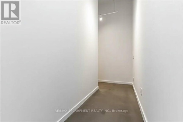 Laundry room - 106 - 66 Bay Street S, Hamilton, ON L8P4Z6 Photo 5