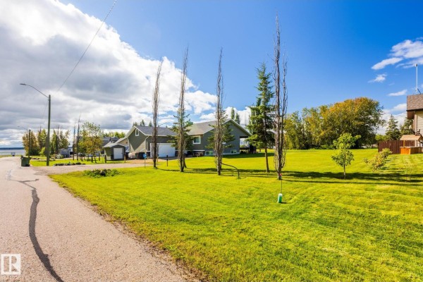 106 1 St, Rural Lac Ste  Anne County, AB T0E1A0 Photo 2