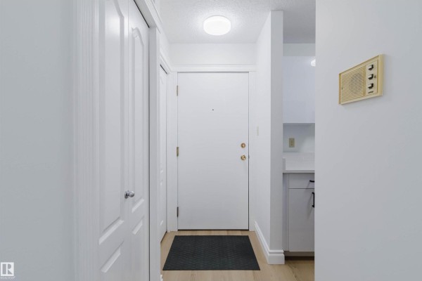 Primary Bedroom - #106 10520 80 Av Nw, Edmonton, AB T6E1V3 Photo 4