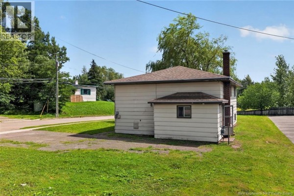 Living room - 106-108 Seaman Street, Moncton, NB E1A4B6 Photo 4