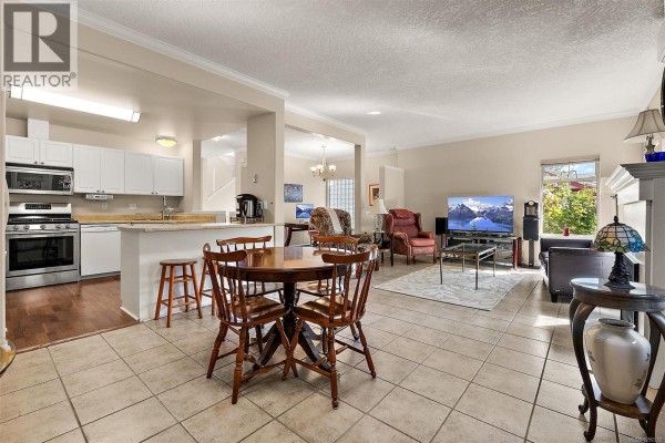 Patio - 106 1110 Willow St, Saanich, BC V8X3K2 Photo 2