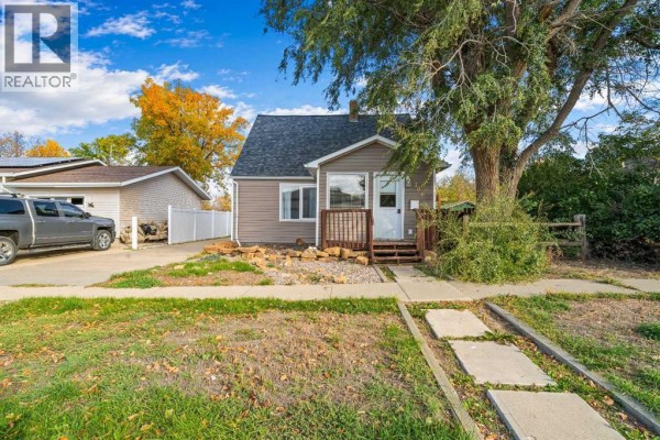 Kitchen - 106 8 Avenue W, Bow Island, AB T0K0G0 Photo 2