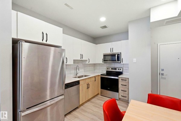 #106 856 Secord Bv Nw Nw, Edmonton, AB T5T7R9 Photo 3