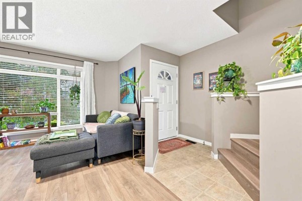 Kitchen - 106 Autumn Crescent Se, Calgary, AB T3M0P5 Photo 3