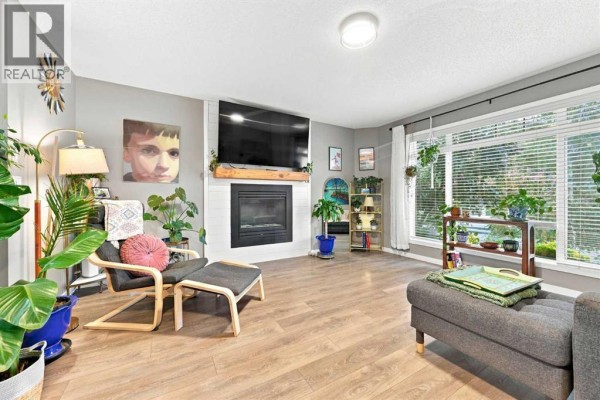 Living room - 106 Autumn Crescent Se, Calgary, AB T3M0P5 Photo 4
