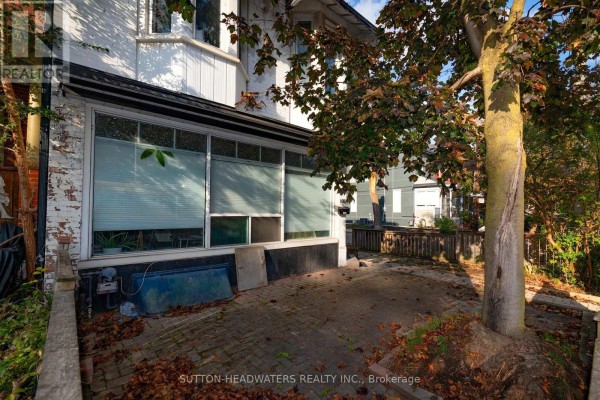 106 Barton Avenue, Toronto, ON M6G1P9 Photo 5