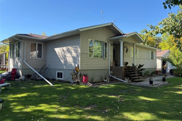 Kitchen - 106 Campbell Avenue W, Dauphin, MB R7N0A1 Photo 2