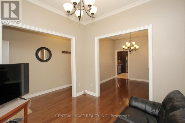 106 Carlaw Avenue, Toronto, ON, photo 2