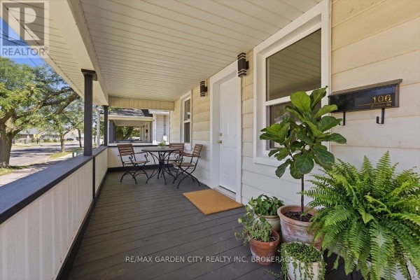 106 Carlton Street, St  Catharines, ON, photo 2