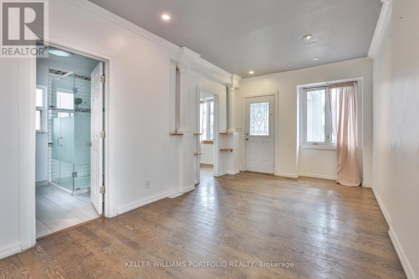 Kitchen - 106 Clovelly Avenue, Toronto, ON M6E2E6 Photo 3