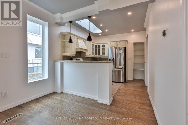 Dining room - 106 Clovelly Avenue, Toronto, ON M6E2E6 Photo 4
