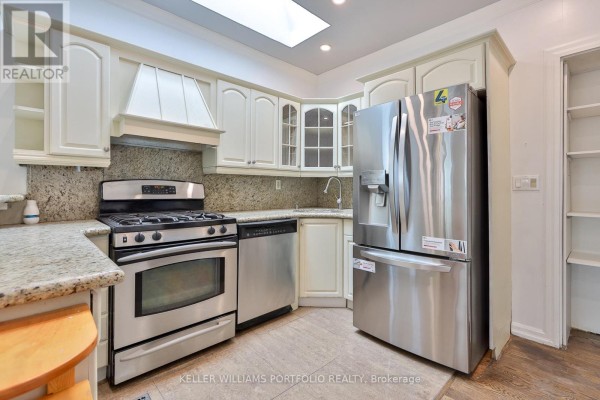 Bathroom - 106 Clovelly Avenue, Toronto, ON M6E2E6 Photo 5